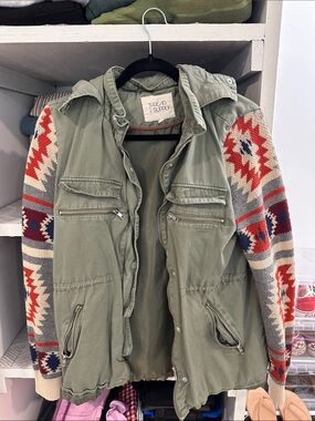Thread & Supply Olive Utility Jacket with Aztec Knit Sleeves women’s size Large